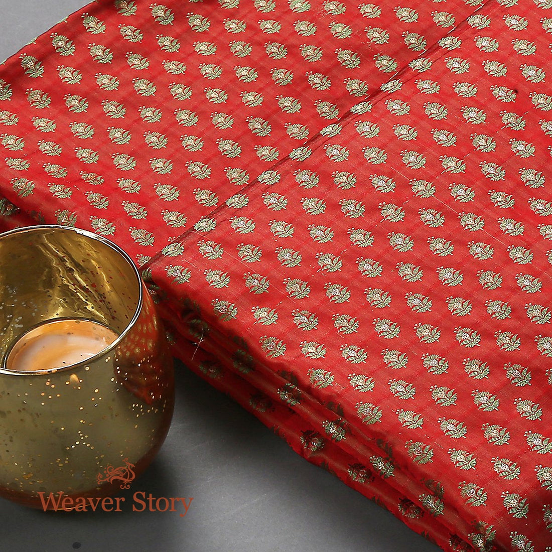 Handloom_Red_Green_Zari_Booti_Tanchoi_Fabric_WeaverStory_01