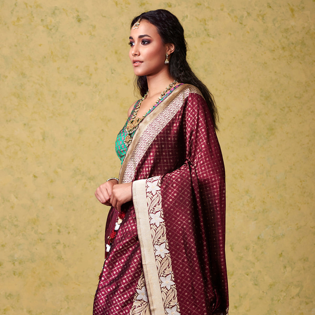 Handwoven_Wine_Cutwork_Nilambari_Saree_with_Kadhwa_Border_WeaverStory_01