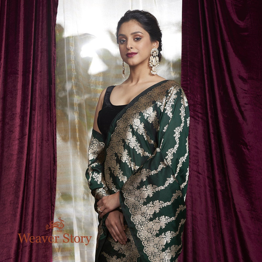 Handwoven_Green_Vertical_Floral_Bel_Banarasi_Saree_WeaverStory_01