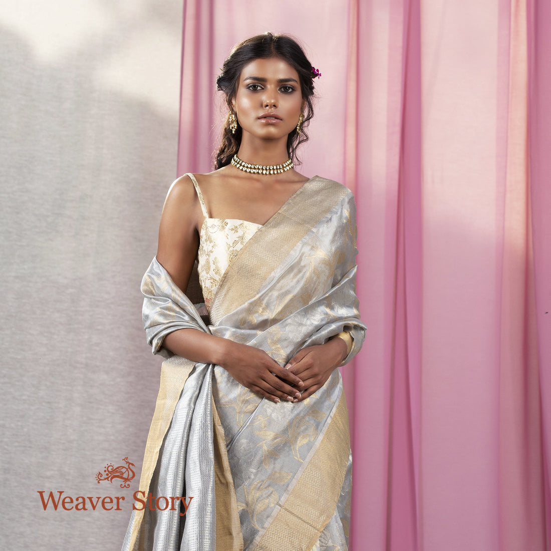 Handloom_Light_Grey_Jangla_Saree_with_all_over_Zari_WeaverStory_01