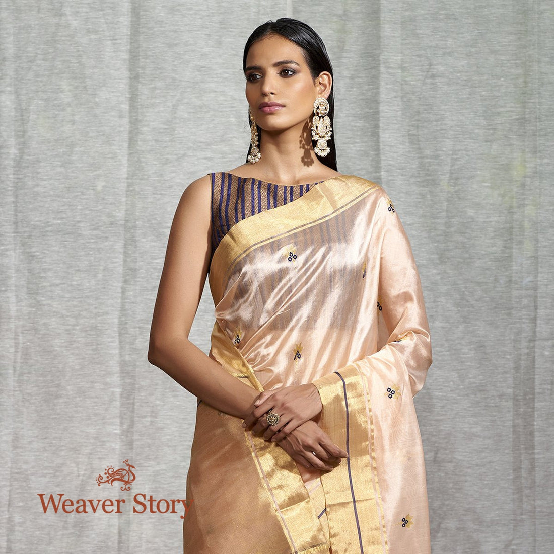 Handloom_Light_Peach_Floral_Booti_Saree_with_Blue_Meenakari_WeaverStory_01