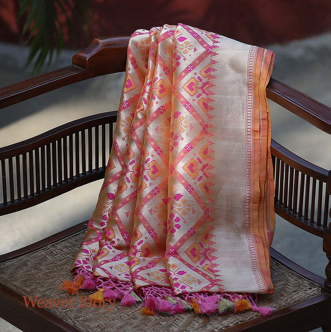 Handloom_Peach_Pink_Banarasi_Patola_Dupatta_with_Zari_Base_WeaverStory_01