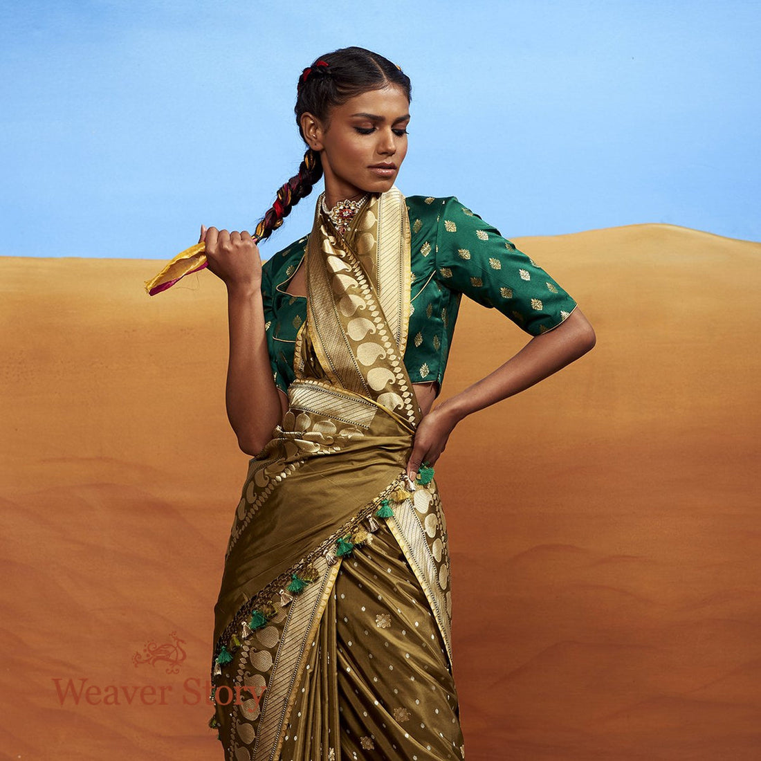 Handloom_Olive_Booti_Saree_with_Paisley_Border_WeaverStory_01