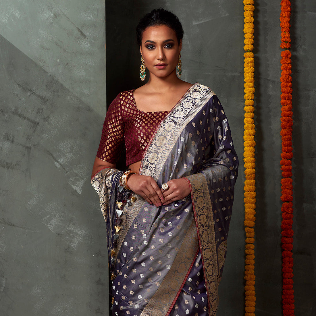 Handwoven_Grey_Blue_Konia_Booti_Jangla_Saree_WeaverStory_01