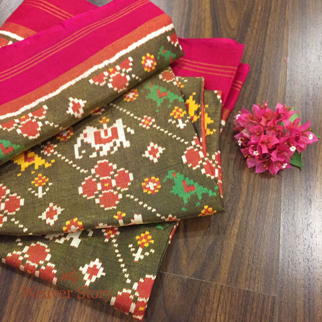 Handloom_Black_and_Gold_Tissue_Patola_Dupatta_WeaverStory_01