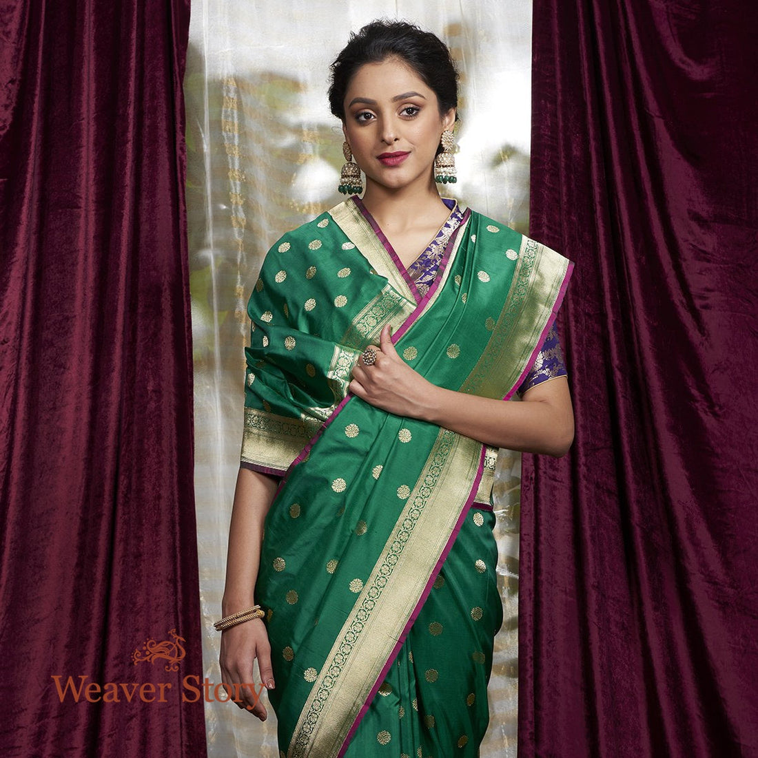 Handwoven_Green_Asharfi_Boota_saree_WeaverStory_01