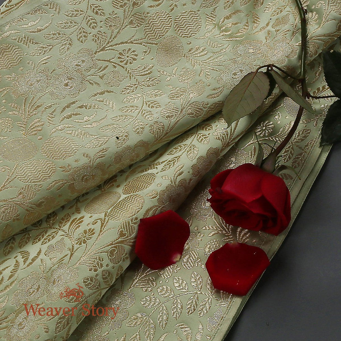 Handloom_Light_Green_Kimkhab_Pure_Zari_Jaal_Fabric_WeaverStory_01