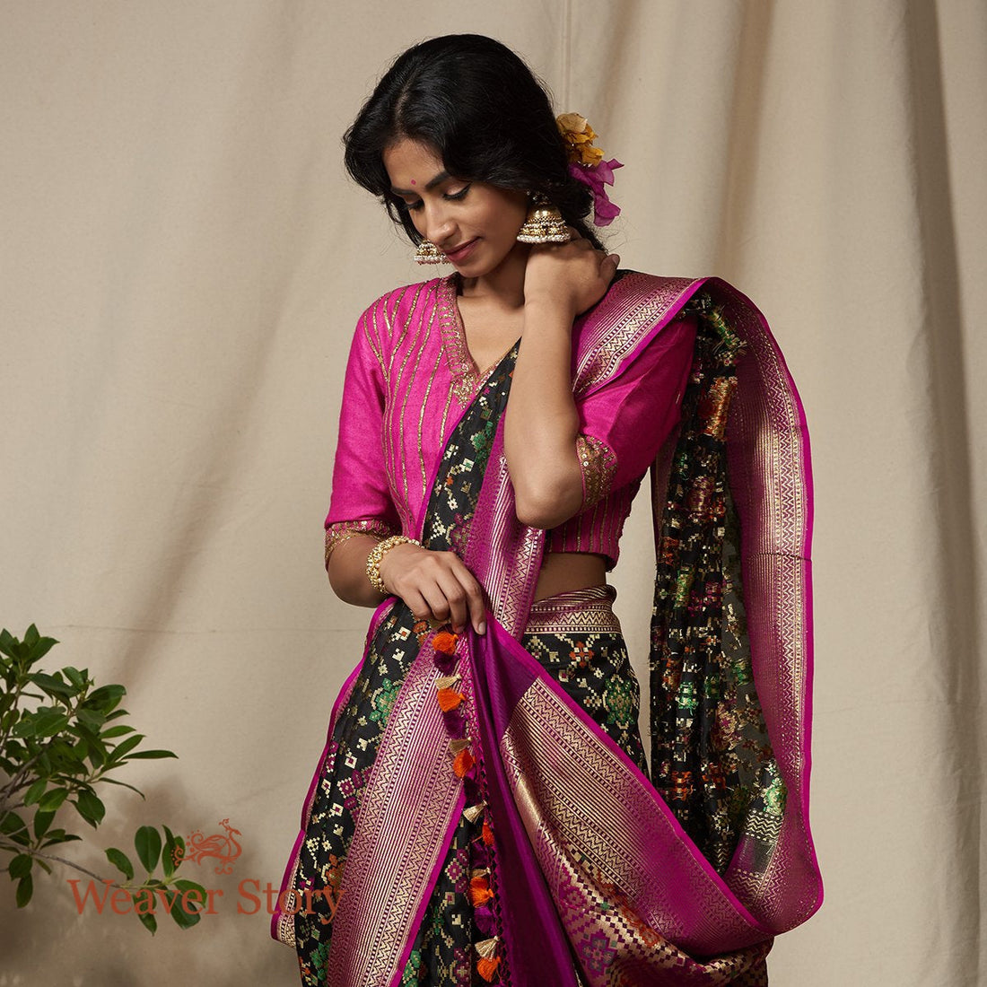 Handwoven_Black_Banarasi_Patola_Saree_with_Purple_Border_and_Pallu_WeaverStory_01