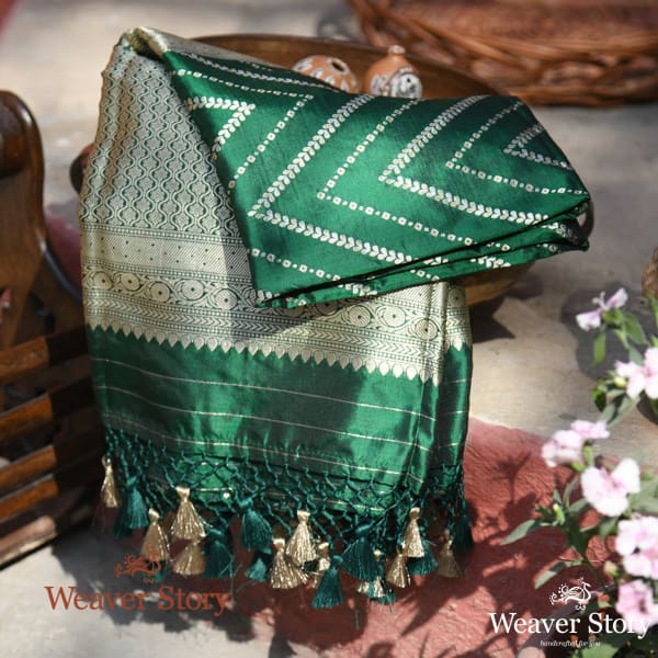 Handwoven_Green_Cutwork_Jangla_Dupatta_WeaverStory_01