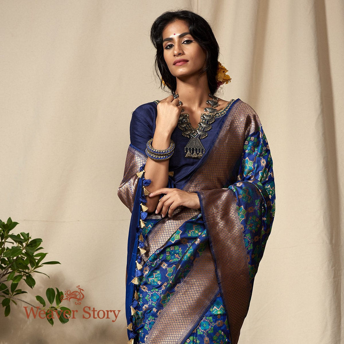 Handwoven_Blue_and_Green_Antique_Zari_Banarasi_Patola_Saree_WeaverStory_01