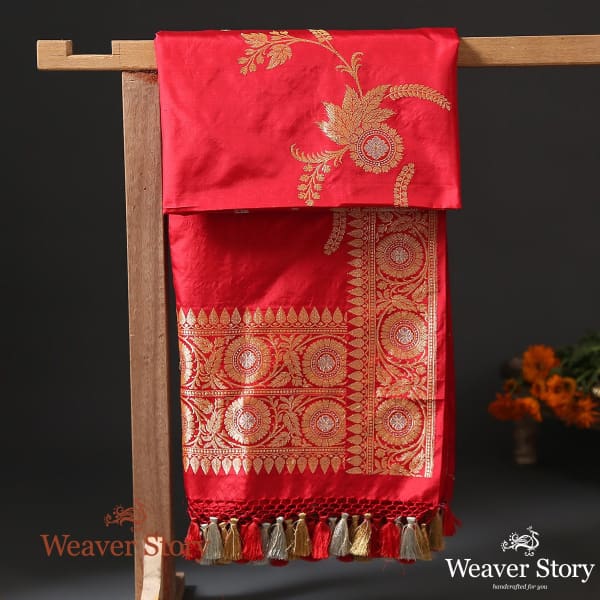 Handwoven_Red_Kadhwa_Jangla_Dupatta_with_Sona_Rupa_Zari_WeaverStory_01