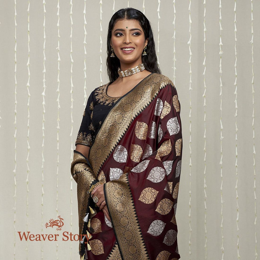 Handloom_Maroon_Sona_Rupa_Kadhwa_Boota_Saree_with_Black_Border_WeaverStory_01
