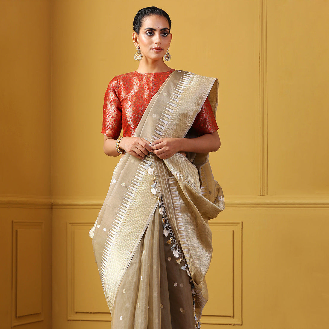 Handloom_Beige_Kora_Saree_with_Kadhwa_Booti_and_Temple_Border_WeaverStory_01