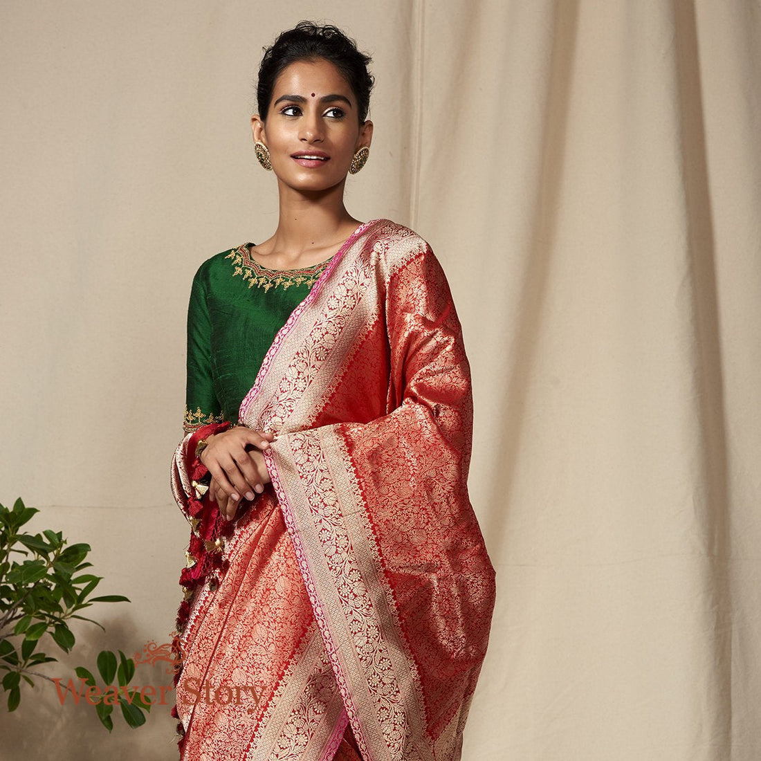Handwoven_Red_Banarasi_Kimkhab_Saree_with_Pink_Selvedge_WeaverStory_01