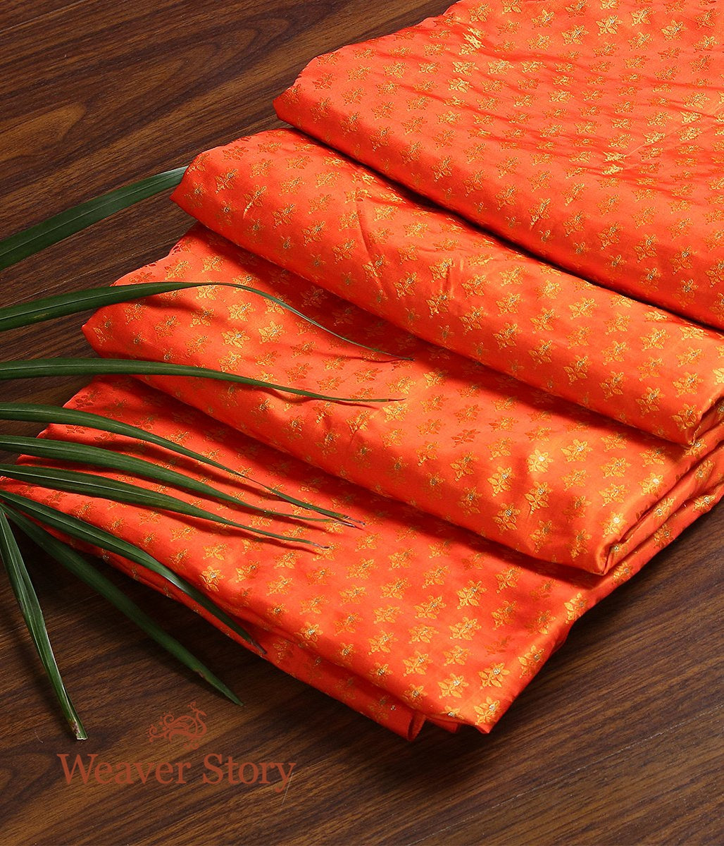 Handloom_Tanchoi_Zari_Booti_Fabric_WeaverStory_01