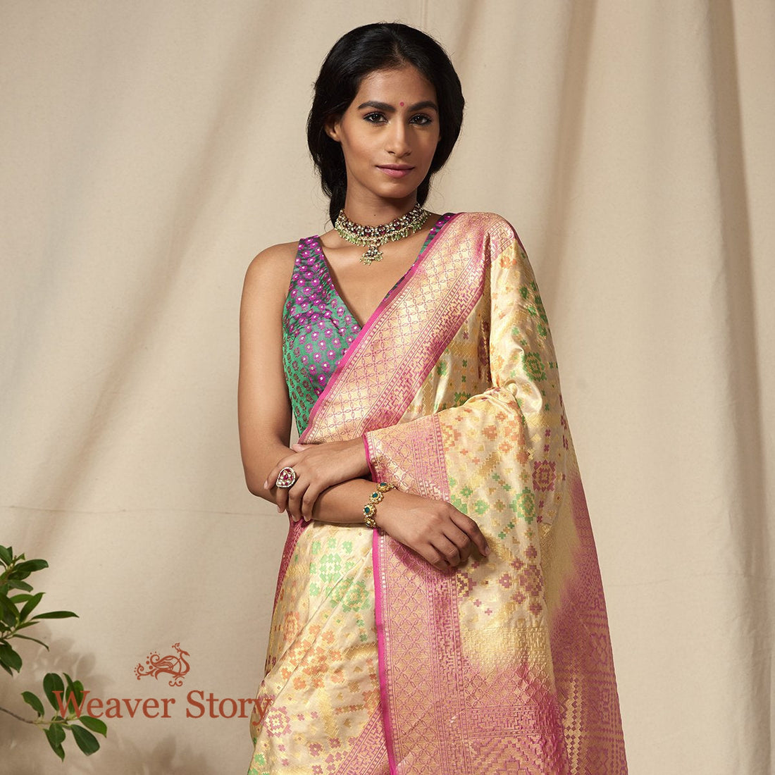 Handwoven_Banarasi_Patola_Saree_in_Cream_and_Pink_WeaverStory_01