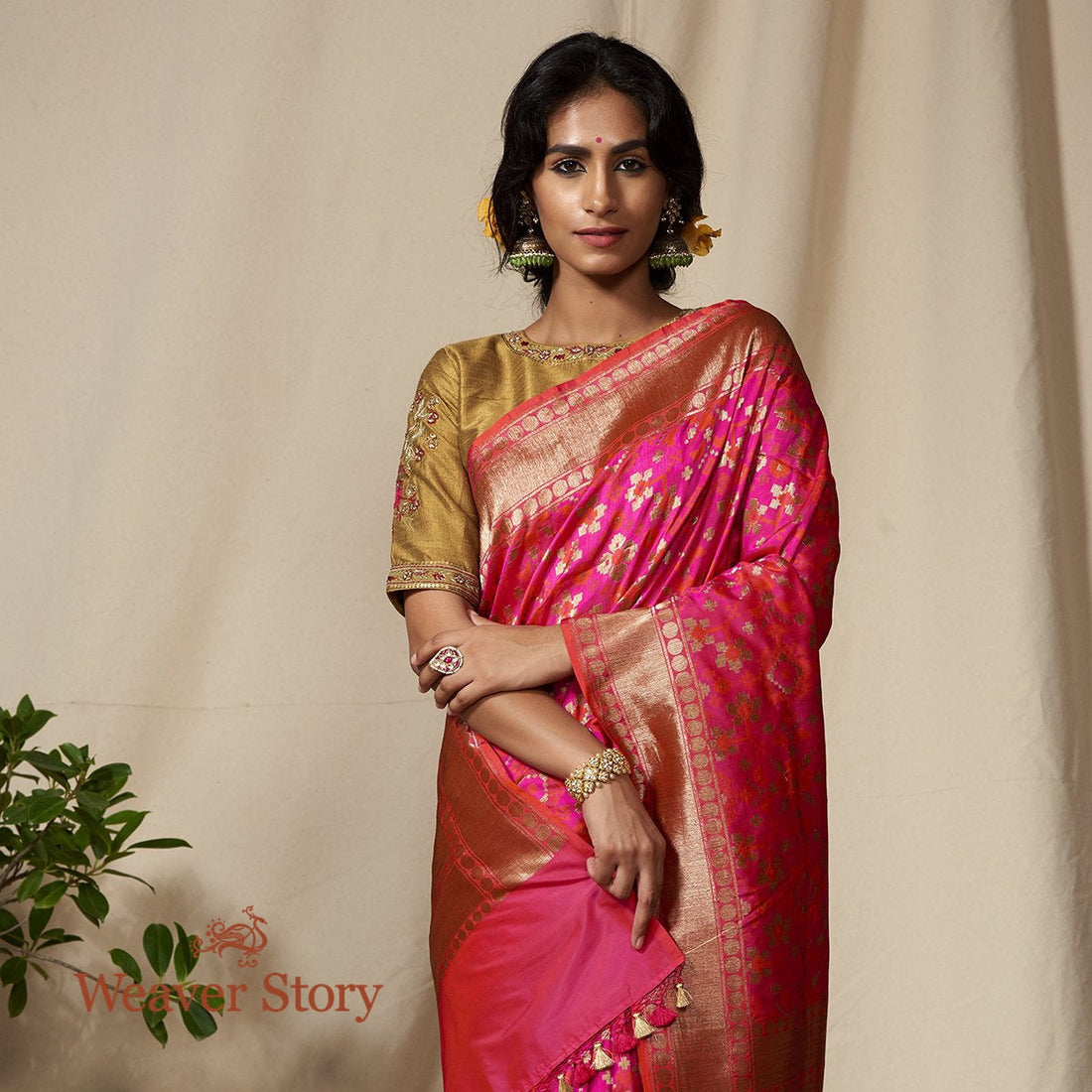 Handwoven_Pink_and_Orange_Dual_Tone_Antique_Zari_Banarasi_Patola_Saree_WeaverStory_01