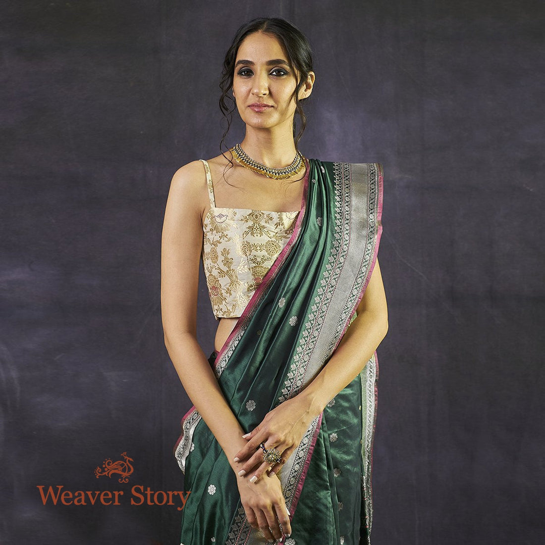 Handwoven_Bottle_Green_Dual_Tone_Saree_with_Kadhwa_Booti_WeaverStory_01