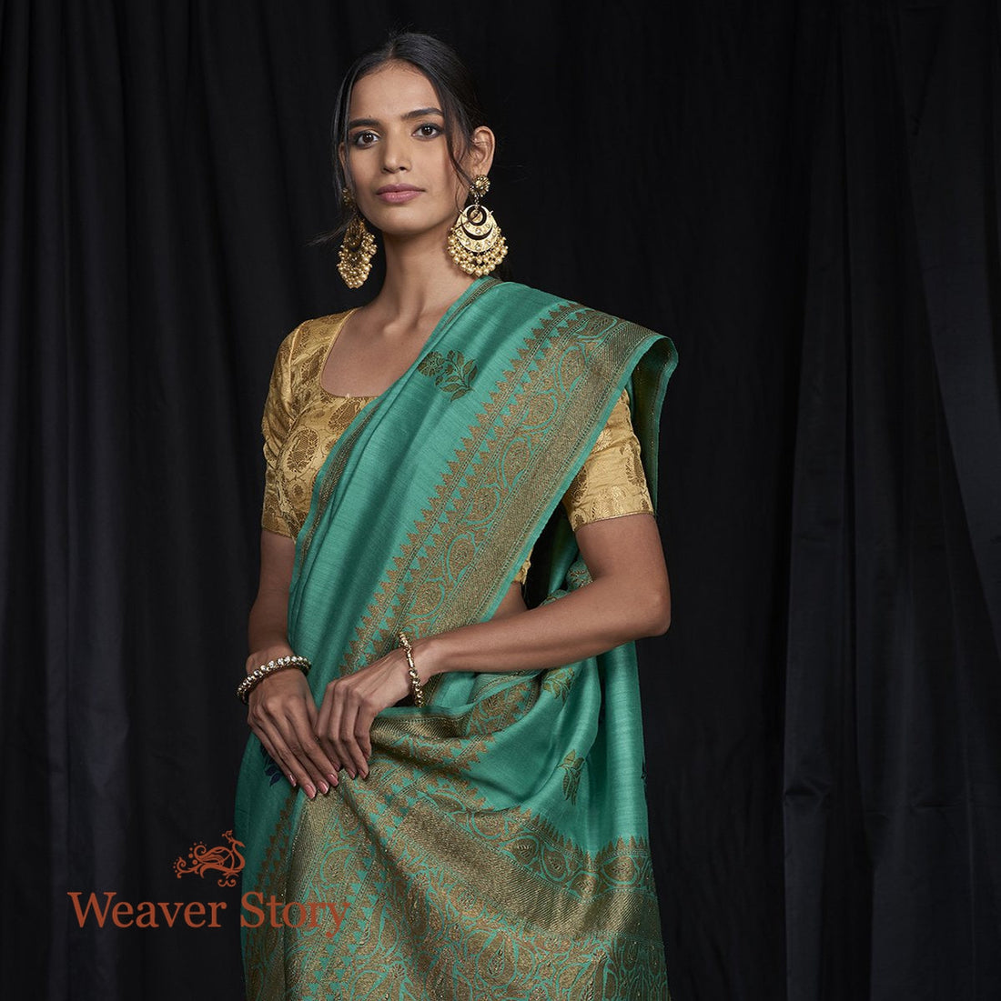 Handwoven_Munga_Silk_Saree_with_Blue_and_Green_Flowers_WeaverStory_01