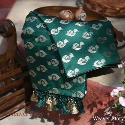 Handwoven_Green_Flower_Booti_Dupatta_WeaverStory_01