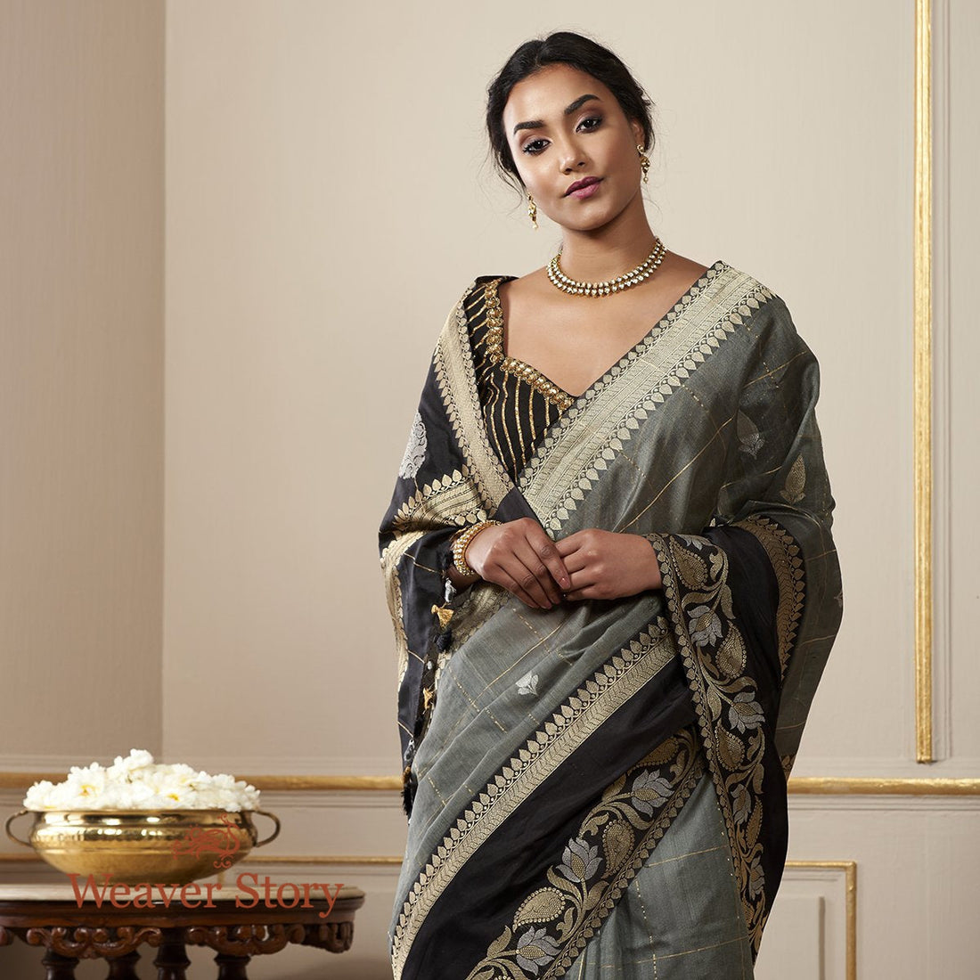 Handloom_Grey_Tusser_Silk_Saree_with_Checks_and_Contrast_Border_WeaverStory_01