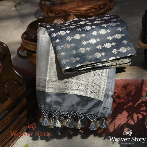 Handwoven_Grey_Mughal_Booti_Dupatta_WeaverStory_01