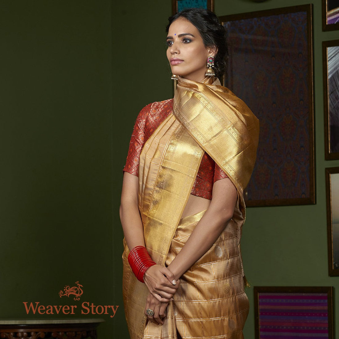 Handloom_Gold_Kanjivaram_Silk_Saree_WeaverStory_01