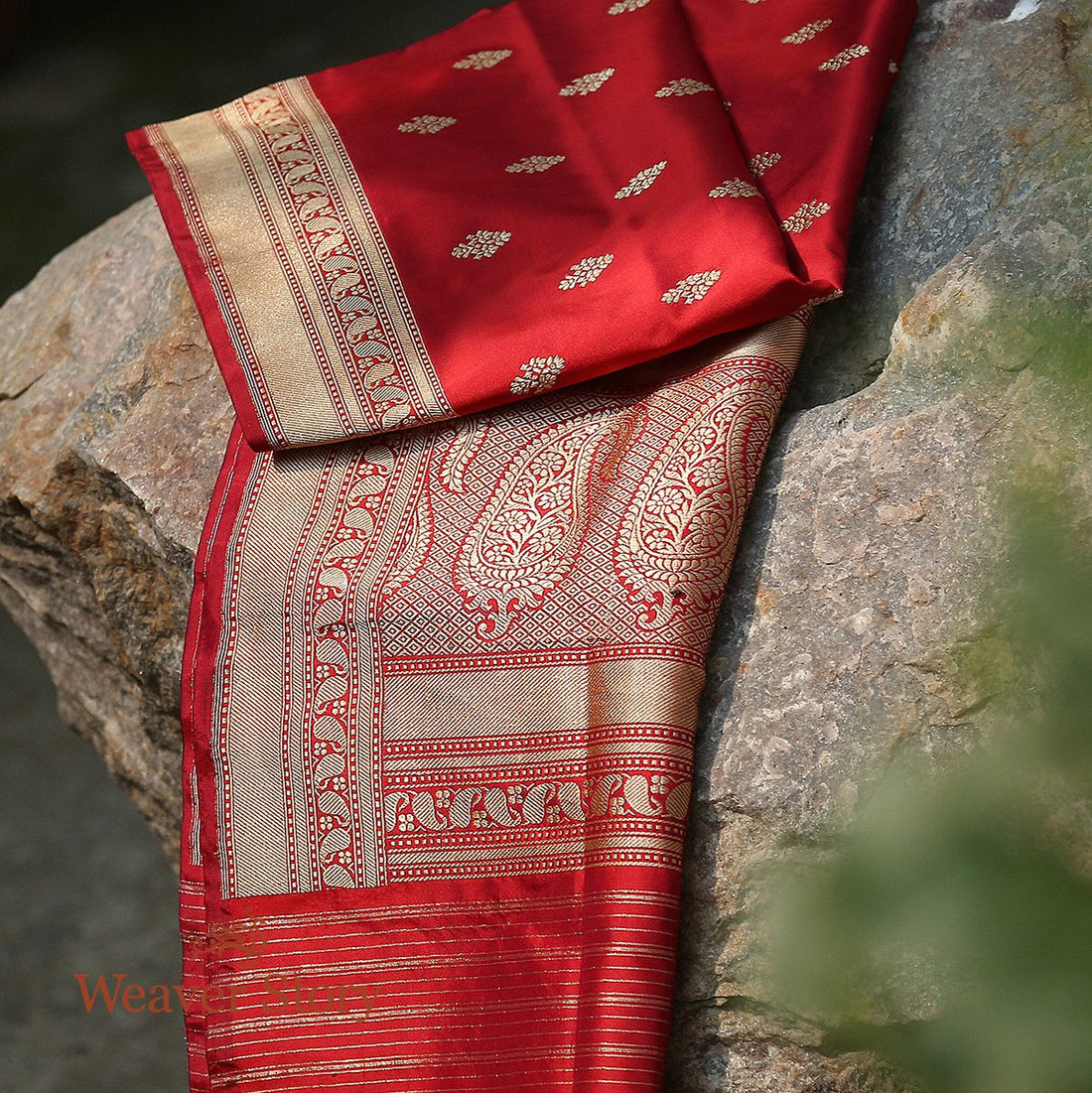 Handloom_Red_Kadhwa_Booti_Dupatta_WeaverStory_01
