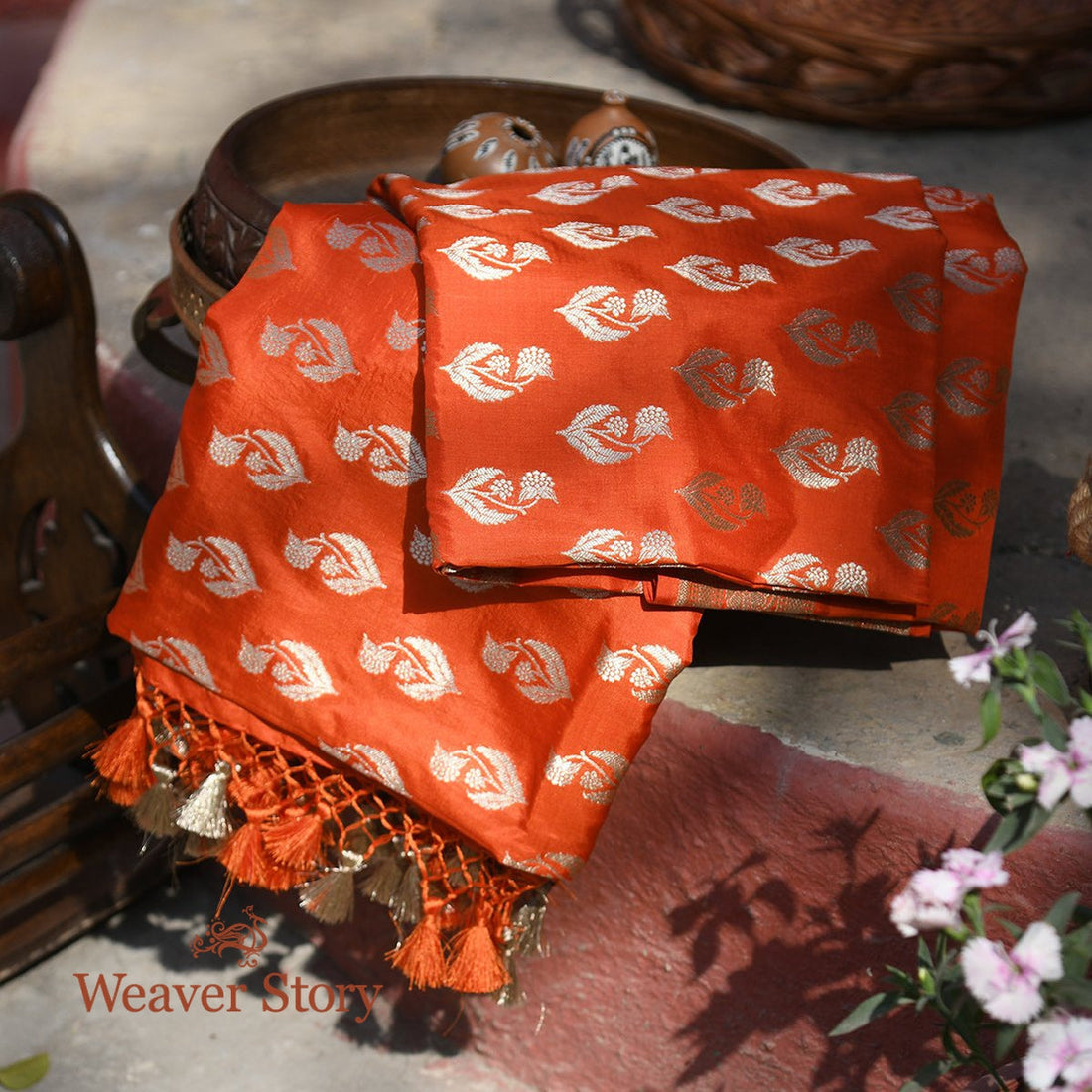 Handloom_Orange_Flower_Booti_Dupatta_WeaverStory_01