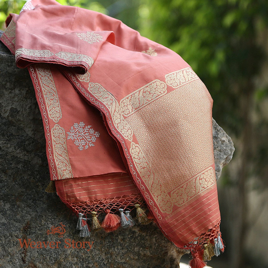 Handloom_Peach_Kadhwa_Booti_Dupatta_with_Small_Border_WeaverStory_01