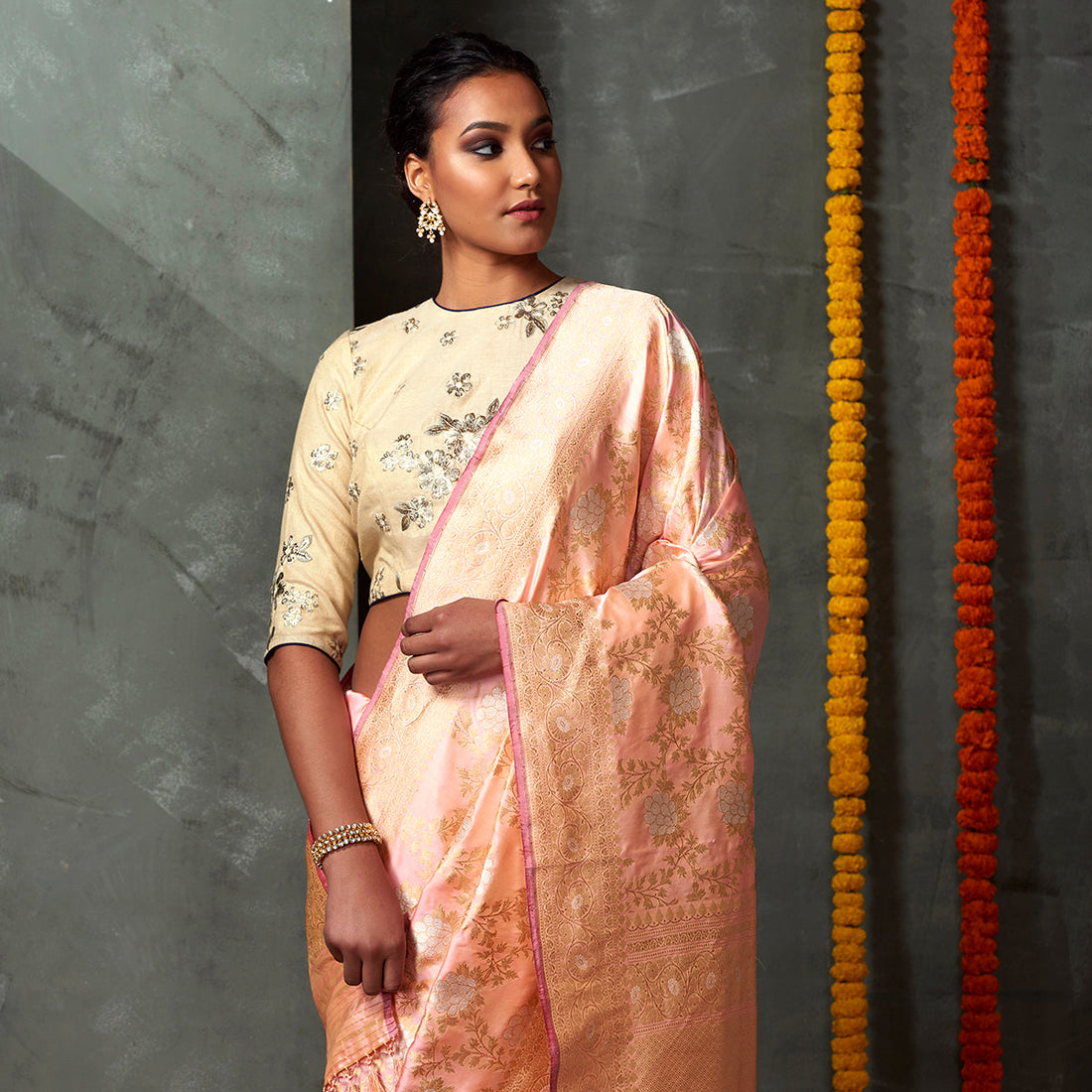 Handloom_Peach_and_Beige_Dual_Tone_Angoor_Jangla_Saree_WeaverStory_01