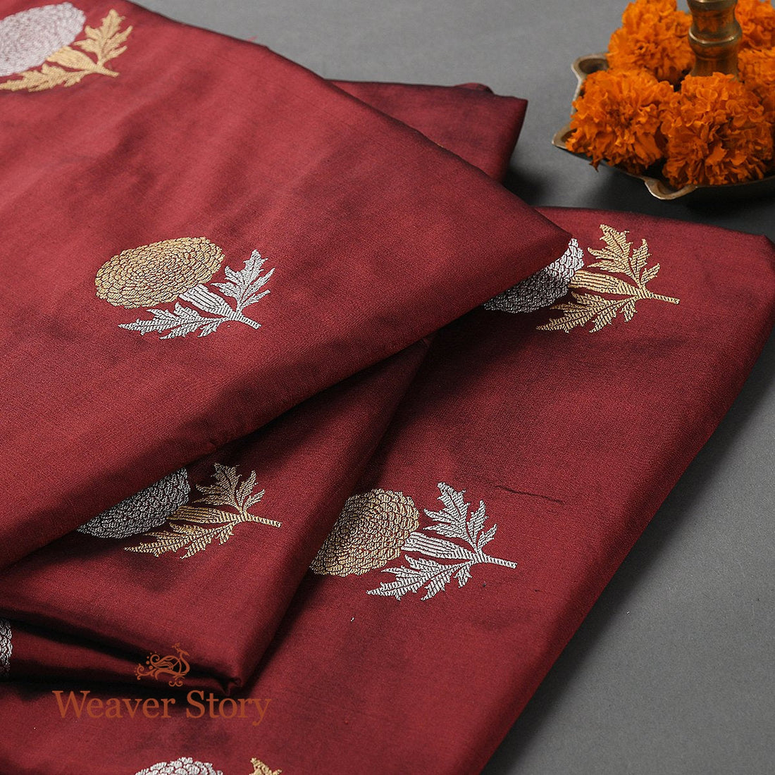 Handloom_Maroon_Kadhwa_Floral_Booti_Fabric_WeaverStory_01