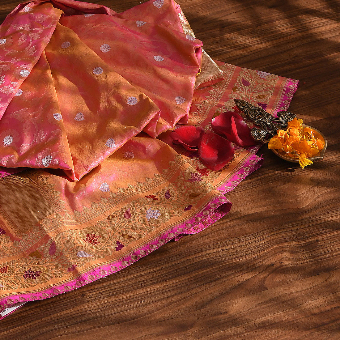 Handloom_Pink_Banarasi_Dampaj_Weave_Dupatta_with_Meenakari_Border_WeaverStory_01