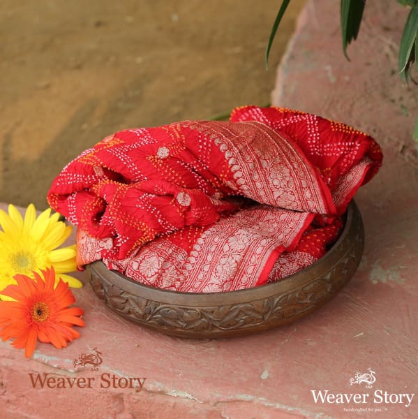 Handwoven_Red_Kadhwa_Bandhani_Dupatta_WeaverStory_01