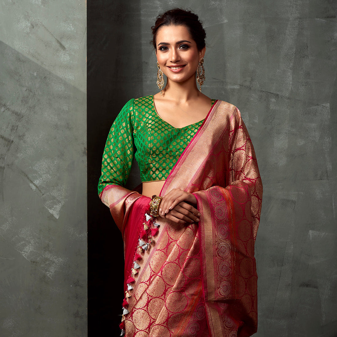 Handwoven_Peach_Pink_Kimkhab_Saree_with_Majenta_Border_WeaverStory_01