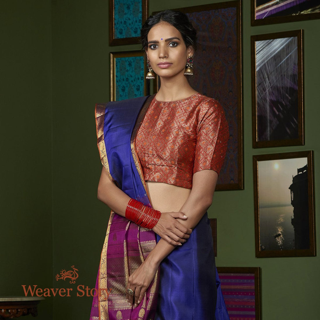 Handwoven_Purple_Pure_Zari_Kanjivaram_Saree_with_Rust_Floral_Border_WeaverStory_01