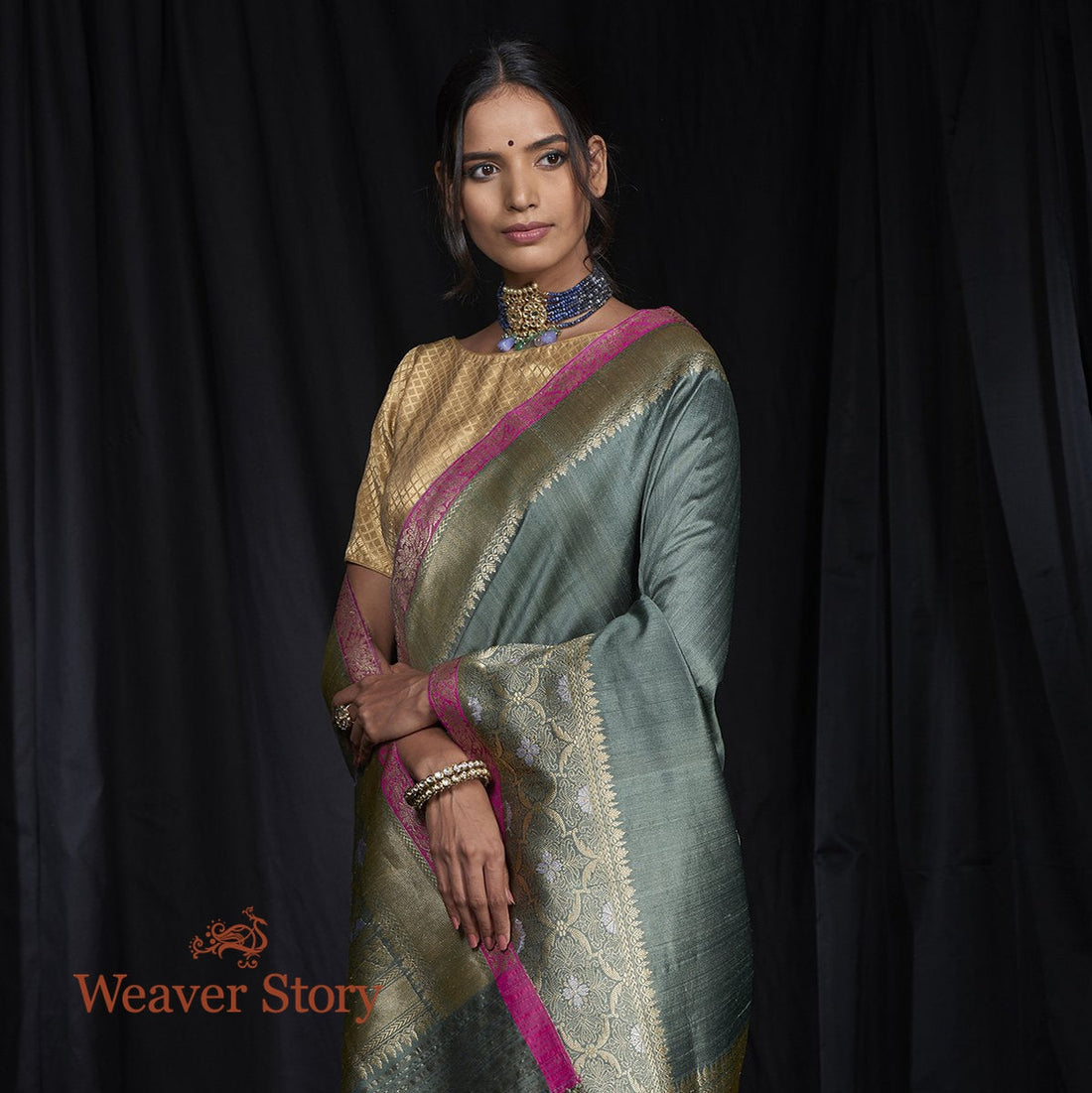 Handwoven_Grey_Tusser_Saree_with_Kadhiyal_Border_WeaverStory_01