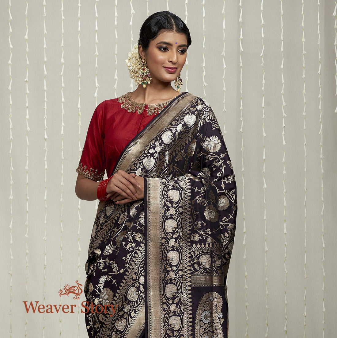 Handloom_Dark_Purple_Banarasi_Jangla_Saree_with_Floral_Jaal_WeaverStory_01