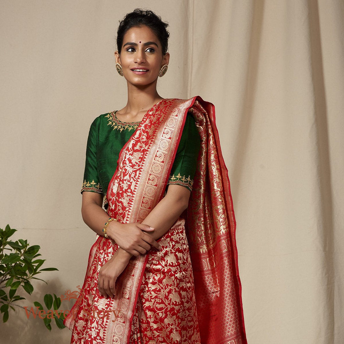 Handwoven_Red_Kadhwa_Shikargah_Saree_with_Annapakshi_and_Chakram_WeaverStory_01