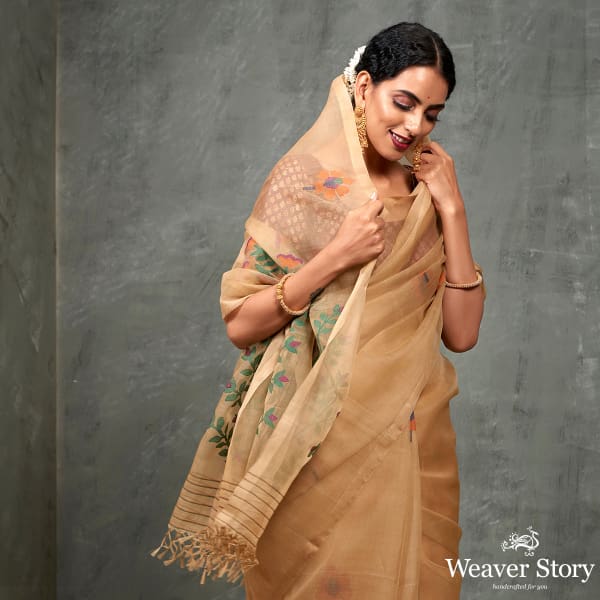 Handwoven_Khaki_Muslin_Dhakai_Jamdani_Saree_with_Floral_Motif_and_Heavy_Pallu_WeaverStory_01