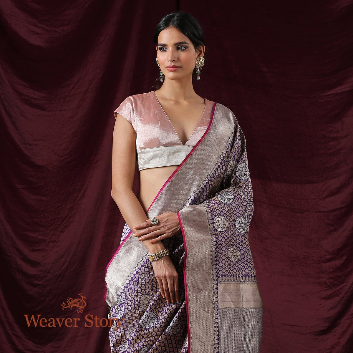 Odette Women Grey Satin Georgette Prism Print Saree With Unstitched Bl