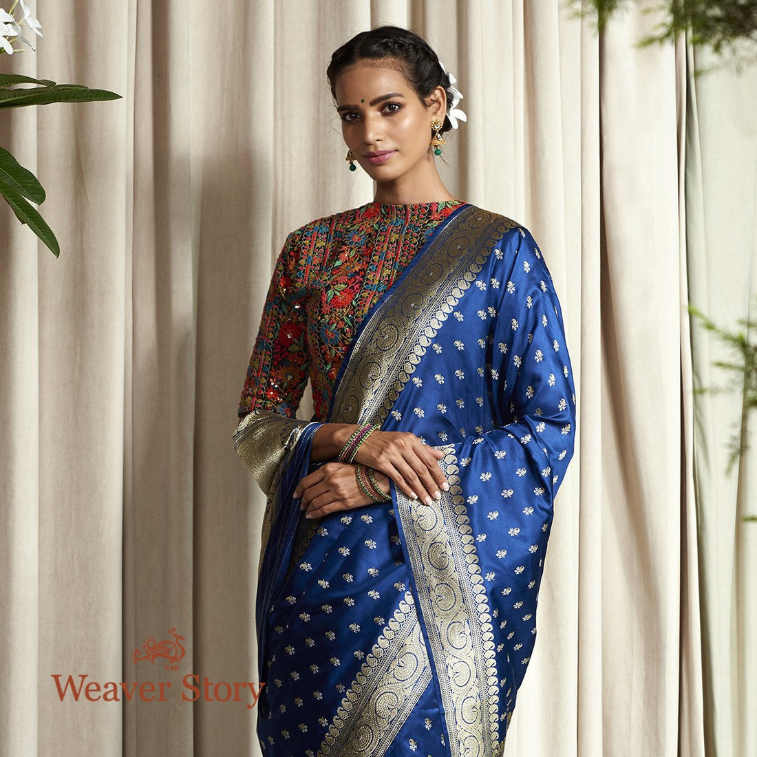 Handloom_Navy_Blue_Banarasi_Saree_Woven_with_Small_Zari_Booti_WeaverStory_01