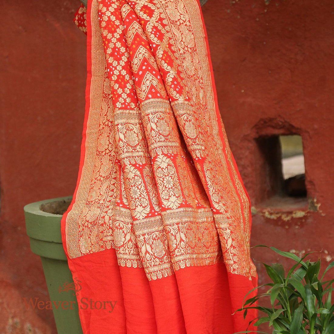 Handloom_Banarasi_Bandhani_Georgette_Dupatta_in_Orange_WeaverStory_01