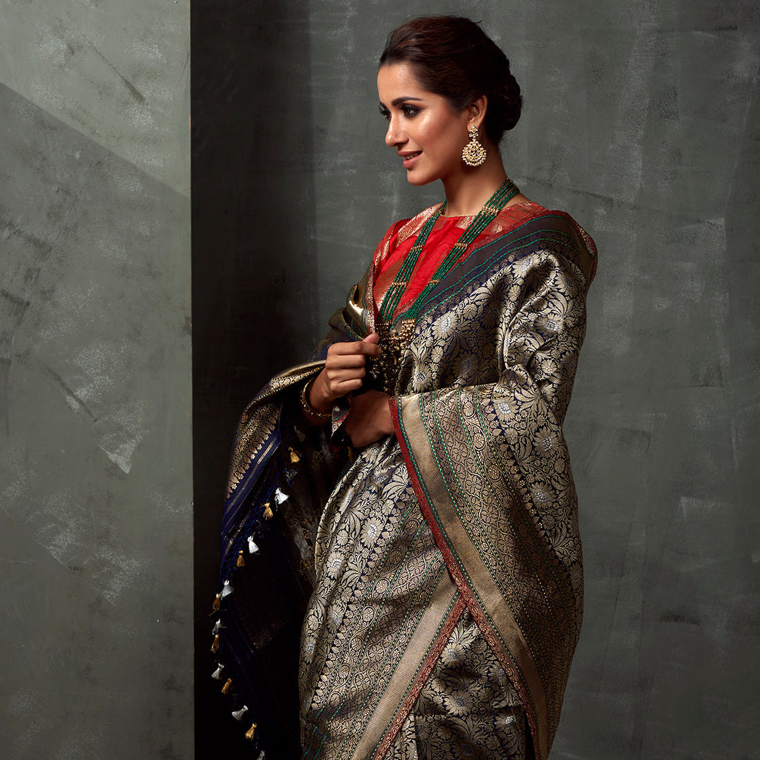 Handwoven_Blue_Floral_Kimkhab_Saree_with_Rust_Selvedge_WeaverStory_01