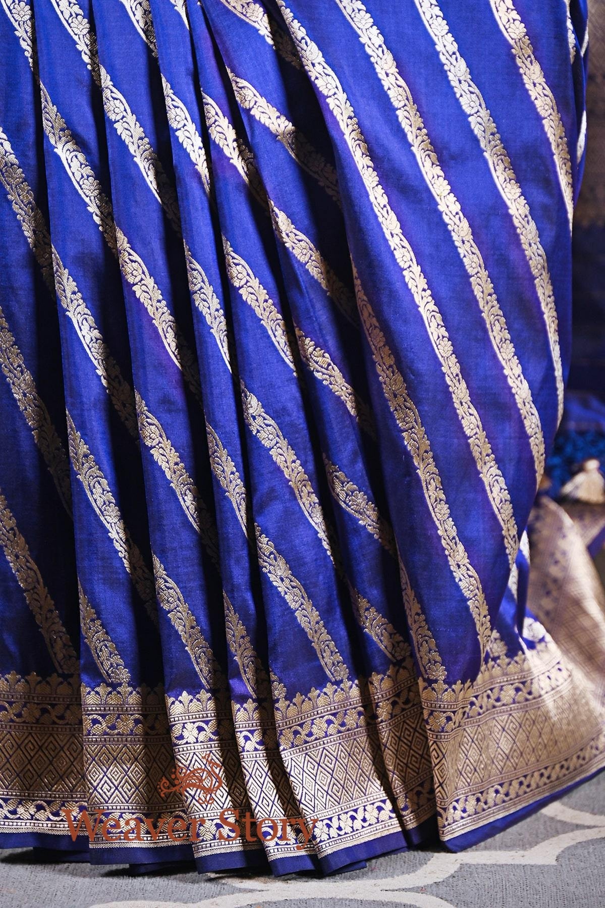 Royal_Blue_Pure_Katan_Silk_Banarasi_Handloom_Saree_WeaverStory_02