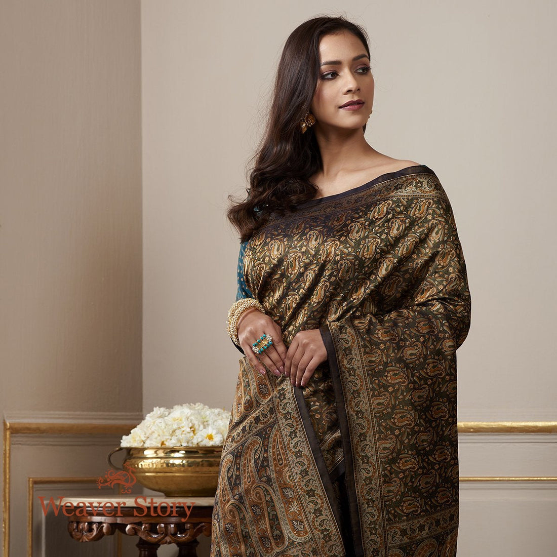 Handloom_Brown_and_Black_Dual_Tone_Jamawar_Tanchoi_Saree_WeaverStory_01