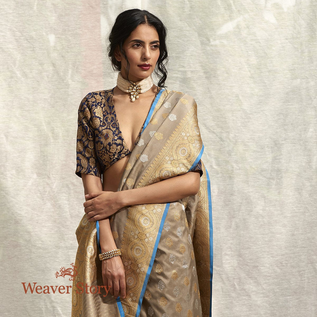 Handwoven_Grey_and_Beige_Dual_Tone_Banarasi_Saree_with_Kadhwa_Booti_and_Blue_Selvedge_WeaverStory_01