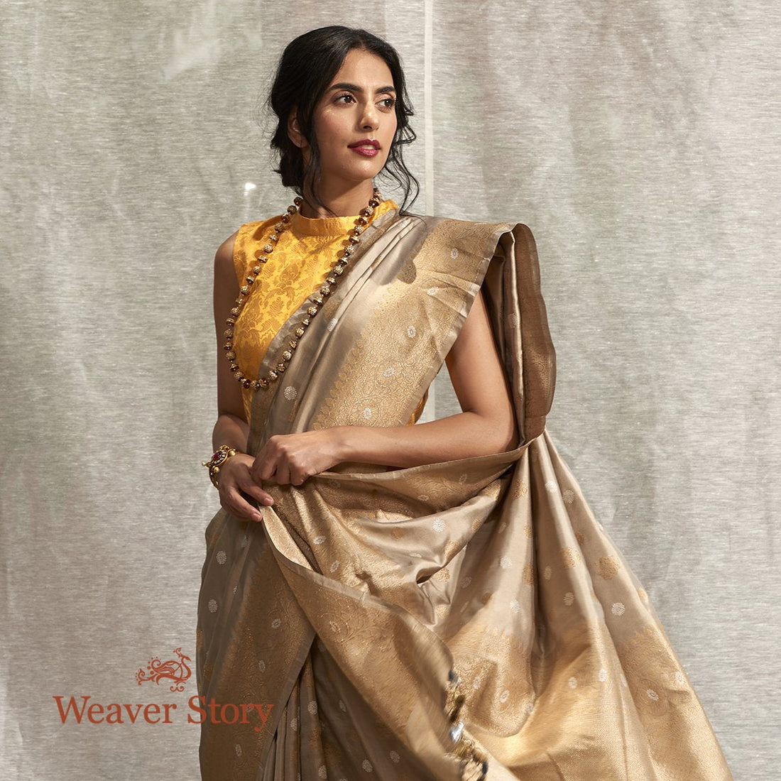 Handloom_Beige_and_Gold_Dual_Tone_Banarasi_Saree_with_Kadhwa_Booti_WeaverStory_01
