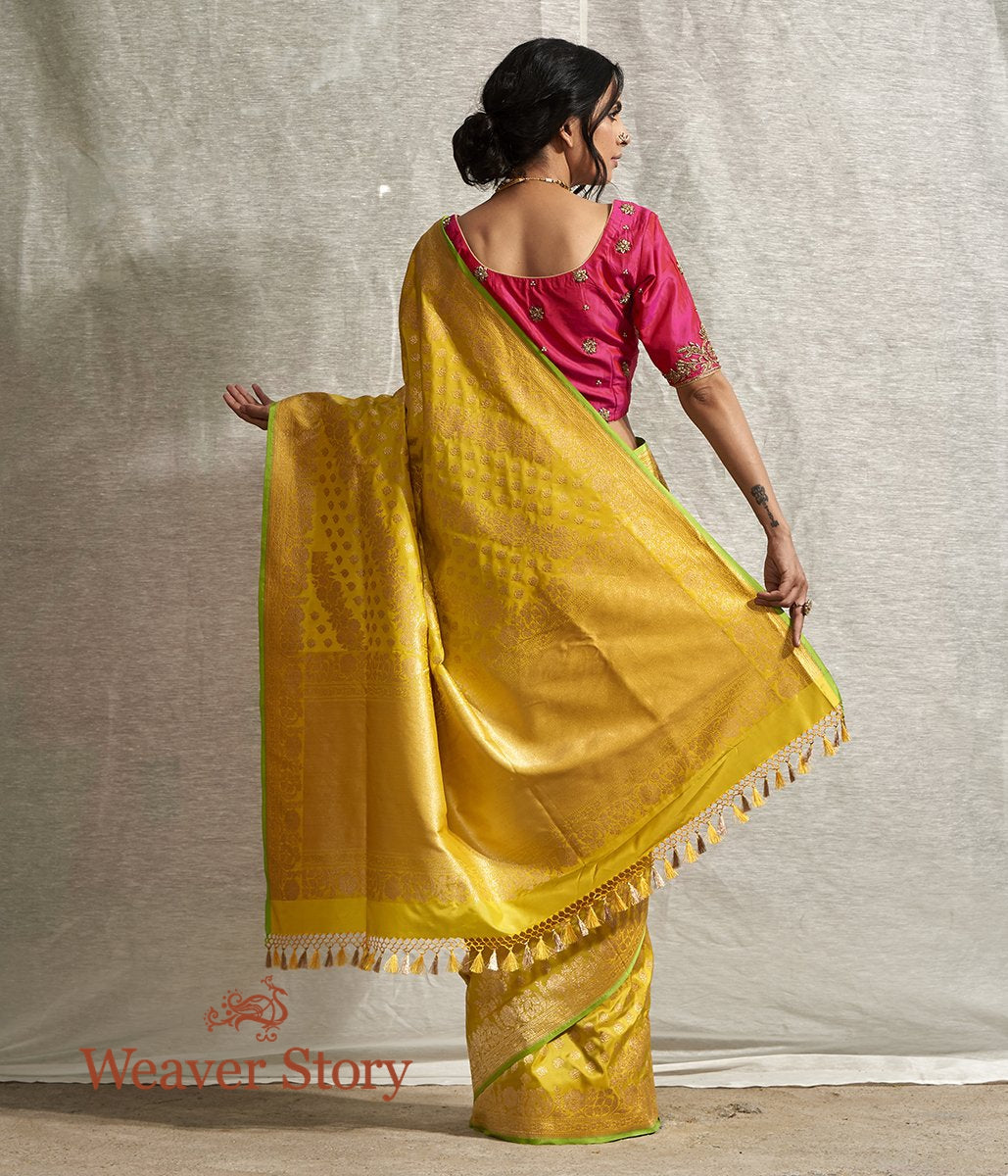 Handloom_Green_and_Yellow_Dual_Tone_Kadhwa_Banarasi_Jangla_with_Floral_Weave_WeaverStory_03