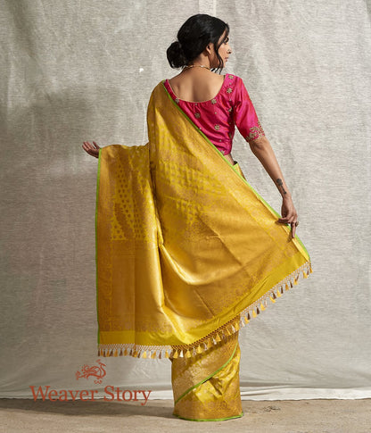 Handloom_Green_and_Yellow_Dual_Tone_Kadhwa_Banarasi_Jangla_with_Floral_Weave_WeaverStory_03